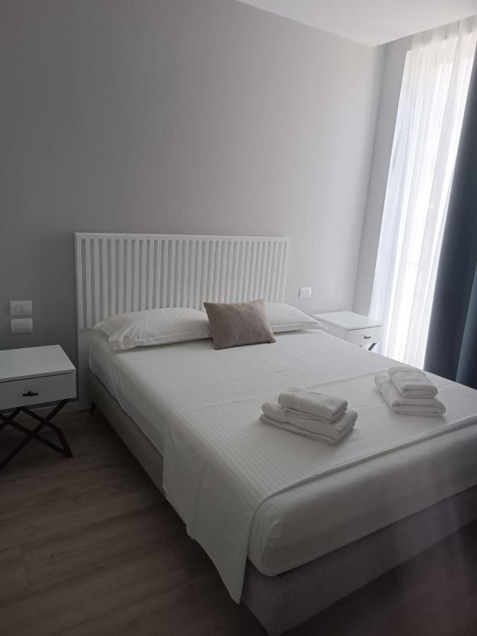 Dukes Albania Hotel Radhimë Eksteriør billede