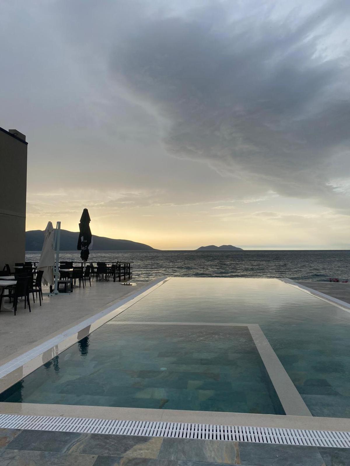 Dukes Albania Hotel Radhimë Eksteriør billede