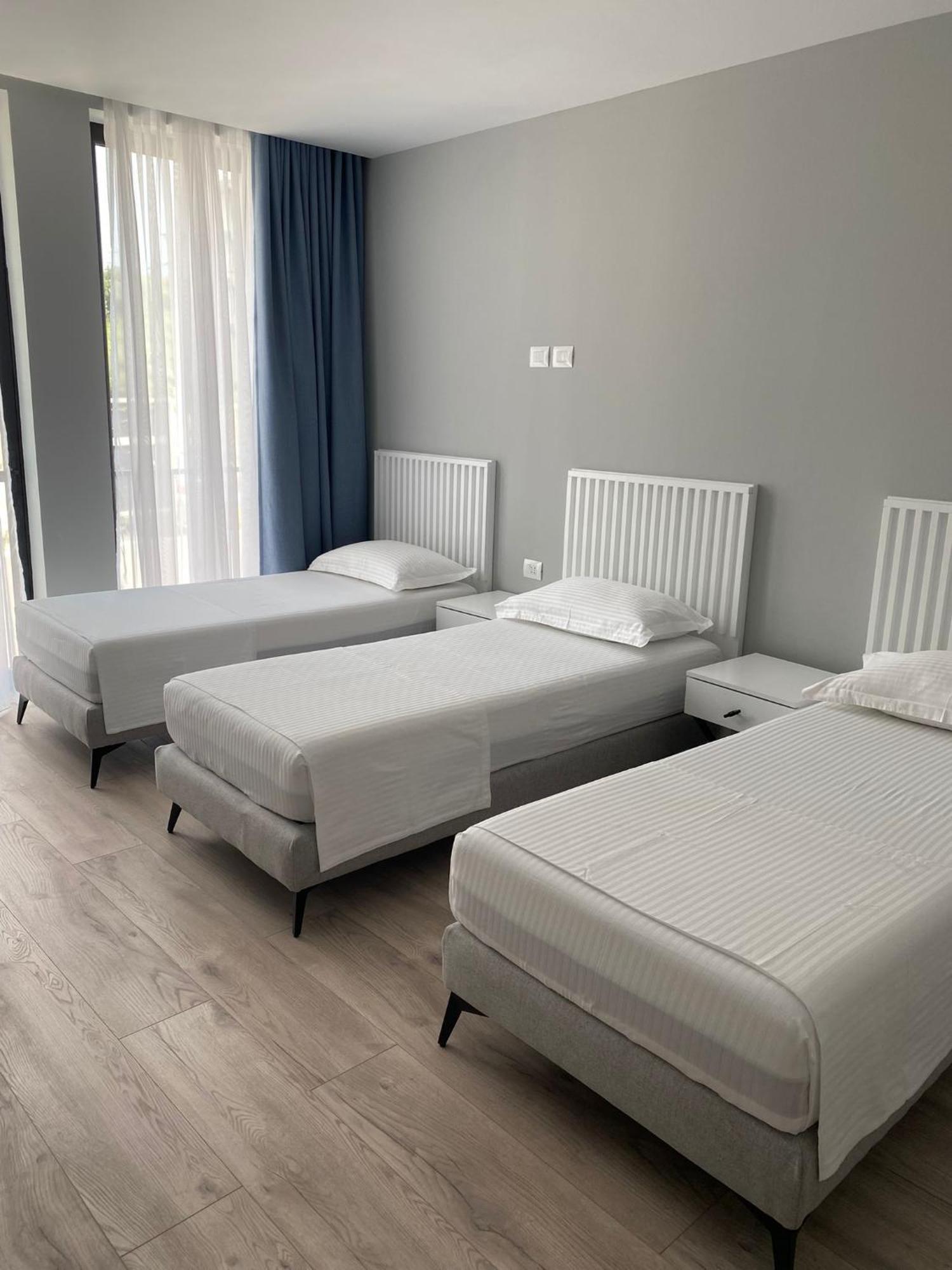 Dukes Albania Hotel Radhimë Eksteriør billede