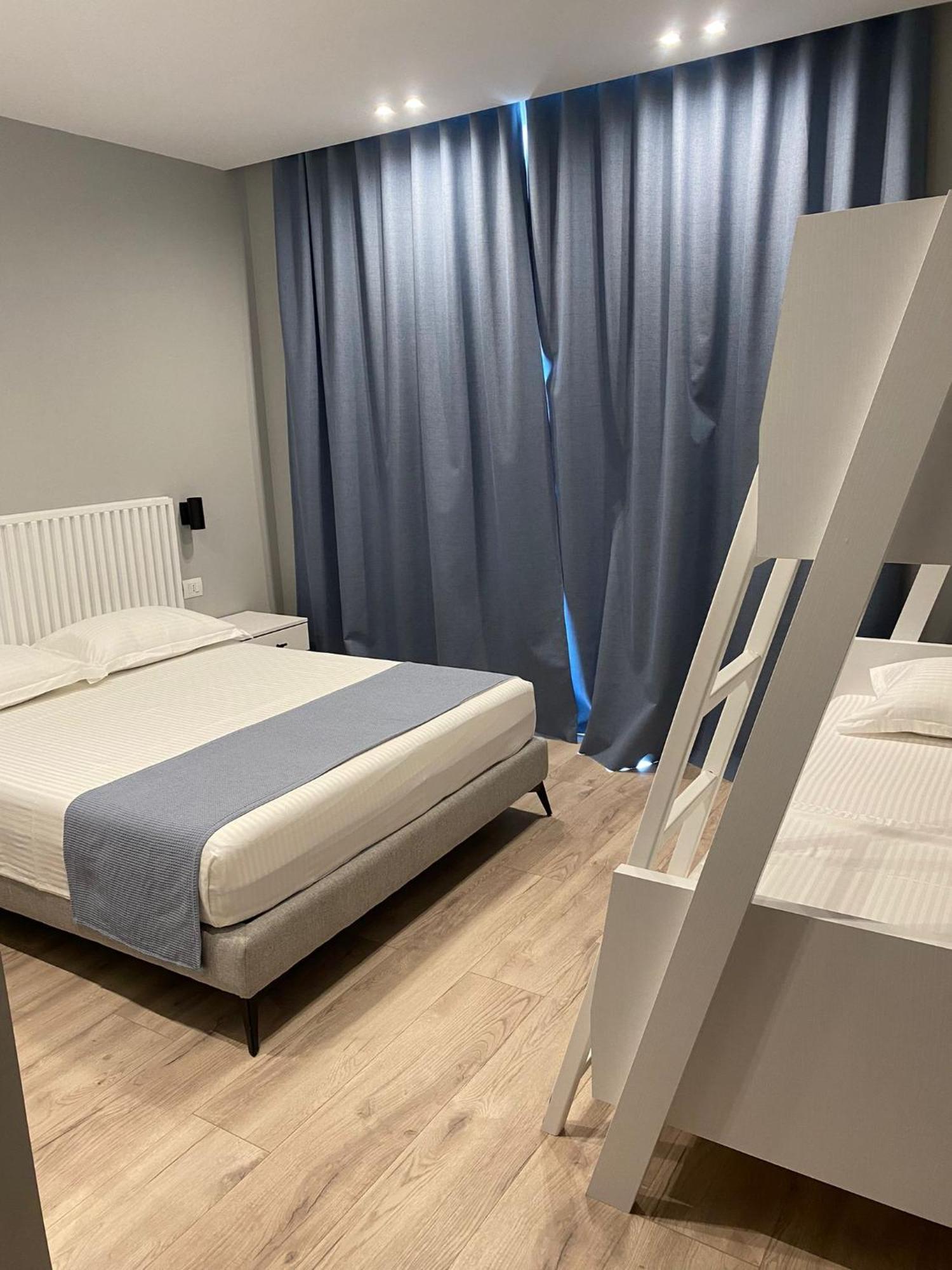 Dukes Albania Hotel Radhimë Eksteriør billede