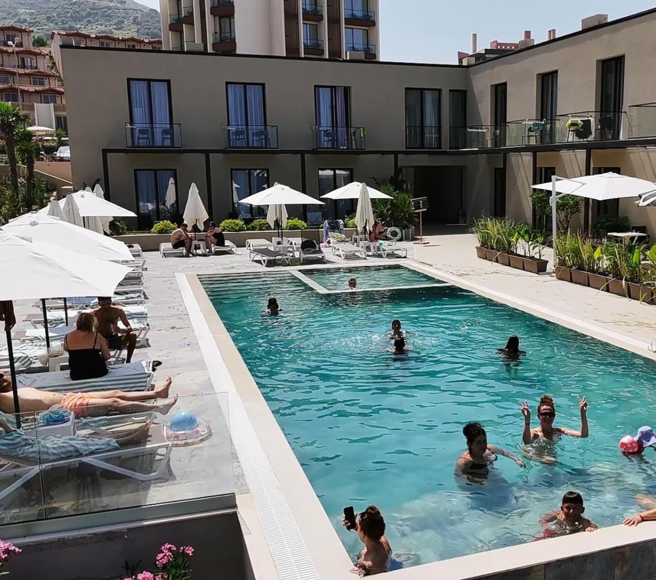 Dukes Albania Hotel Radhimë Eksteriør billede