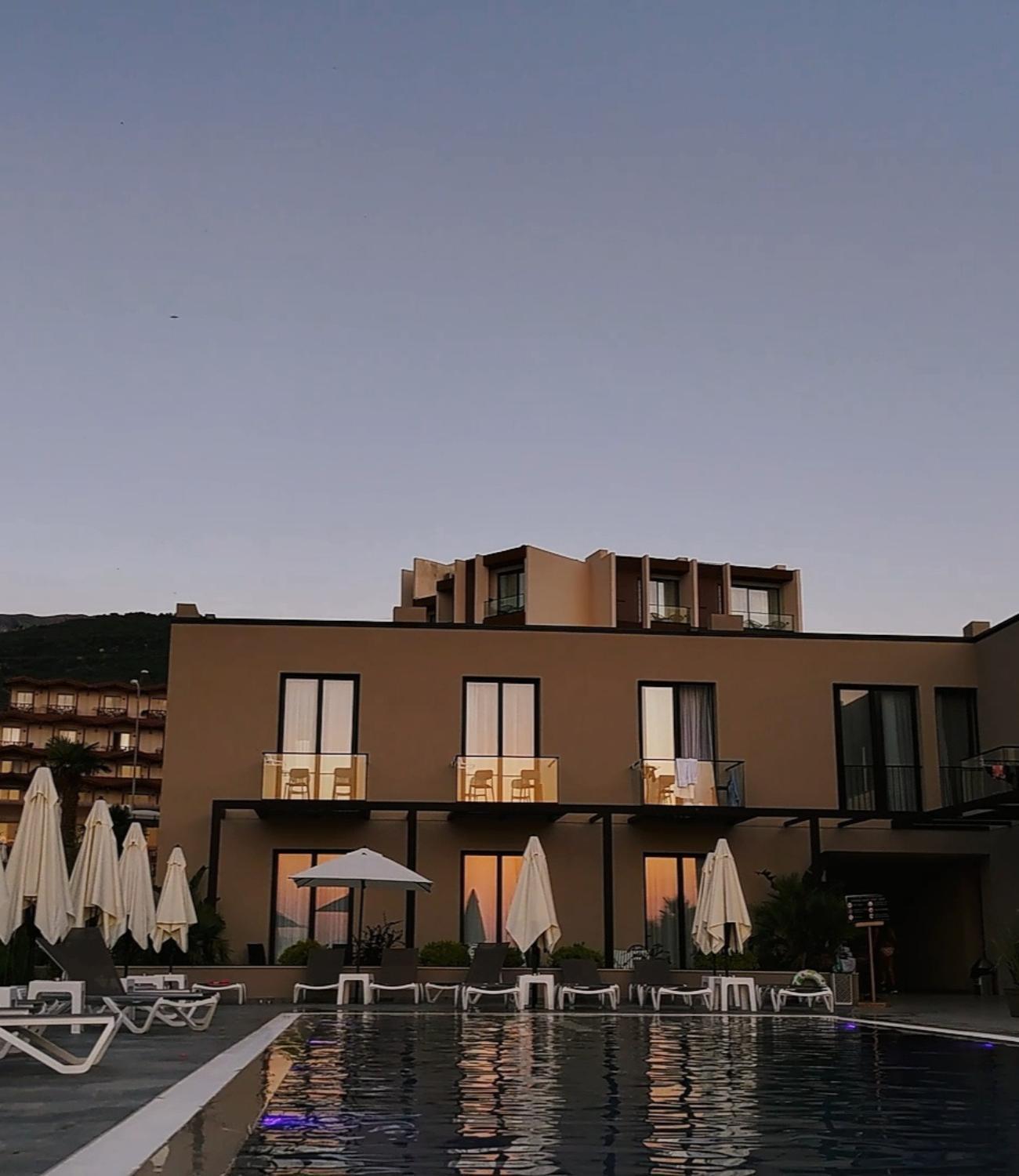 Dukes Albania Hotel Radhimë Eksteriør billede