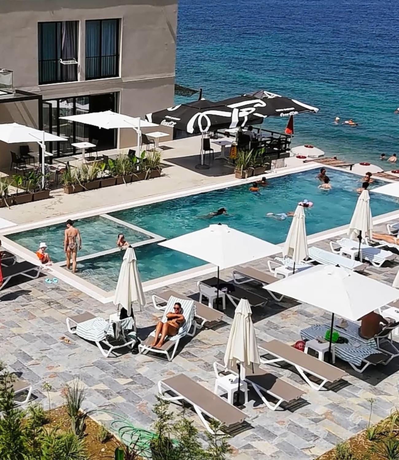 Dukes Albania Hotel Radhimë Eksteriør billede